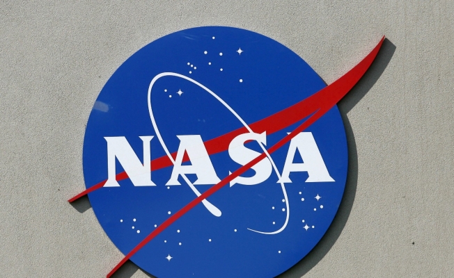 NASA, Ay’a iniş kapsülünün inşası için SpaceX’i seçti