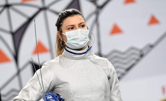 Nisanur Erbil eskrimde dünya ikincisi oldu