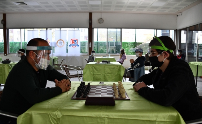 Pandemi döneminin ilk yüz yüze satranç turnuvası Söke’de