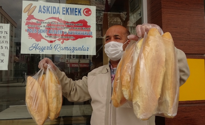 Şehit polis ailelerinden askıda ekmek bağışı