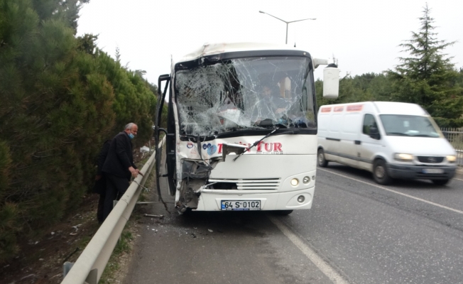 Servislerin karıştığı zincirleme kazada can pazarı yaşandı; 9 yaralı