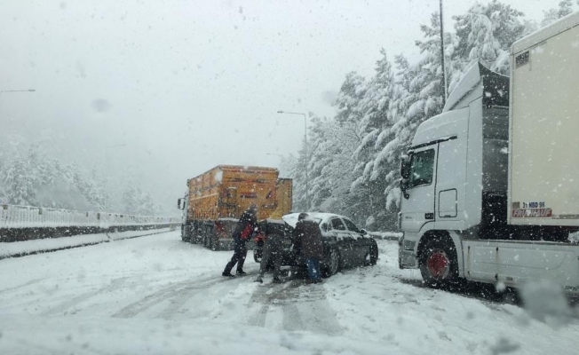 Şiddetli tipi ve kar yağışı sebebi ile Ankara - Adana otoyolu trafiğe kapandı