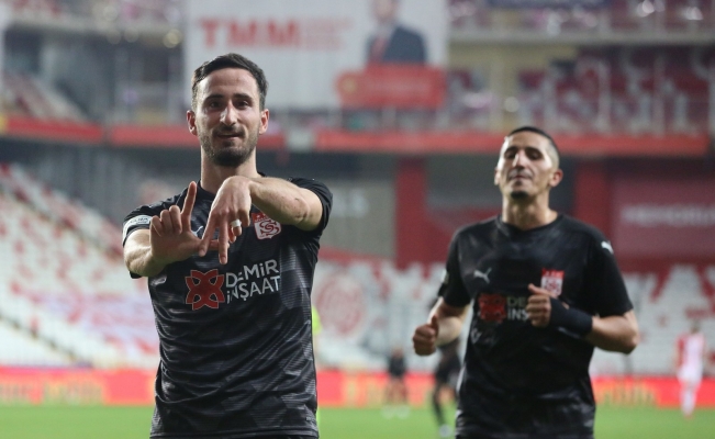 Sivasspor’da Erdoğan Yeşilyurt, gol sayısını 3 yaptı