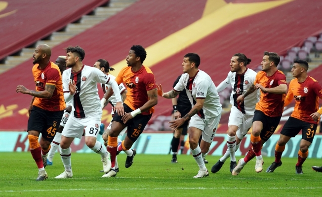 Süper Lig: Galatasaray: 0 - Fatih Karagümrük: 0 (İlk yarı)