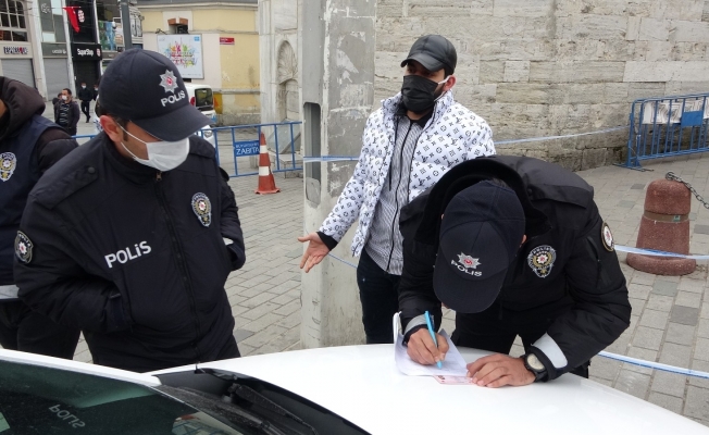 Taksim’e turist gibi gelen iki göçmene ceza