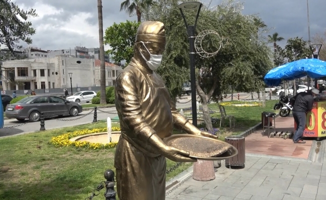 Tepsisi çalınan ’Künefeci Heykeli’’ yeniden yapıldı