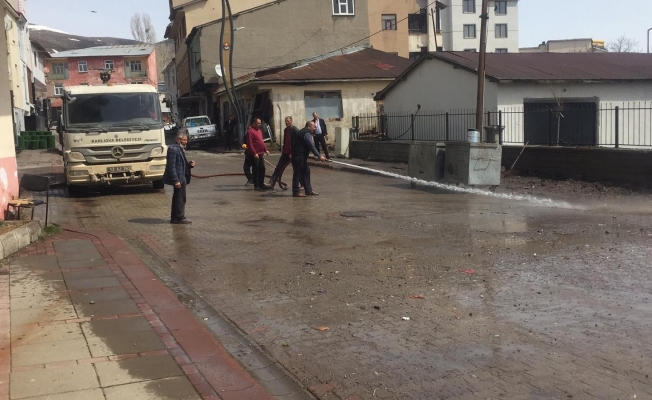 Türkiye’nin en çok kar yağışı alan ilçelerinden Karlıova’da bahar temizliği