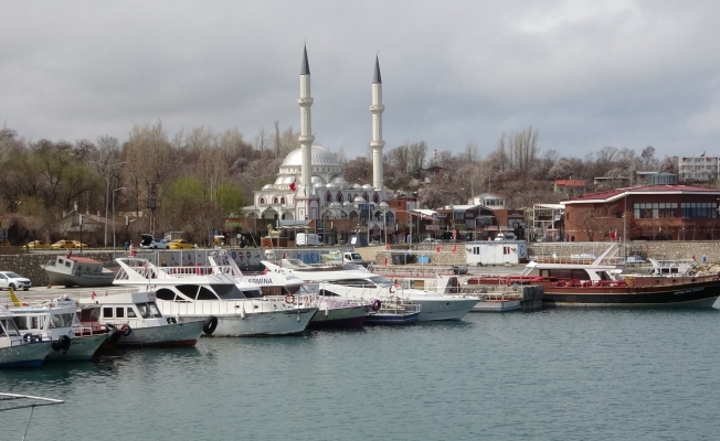 Van Gölü’nde son ağlar çekildi, tekneler marinaya yanaştı