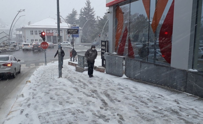 Yozgat’ta kar yağışı etkili oluyor