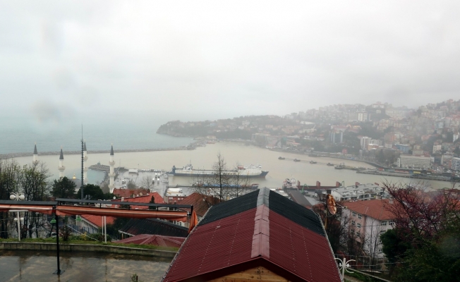 Zonguldak Limanı sarıya boyandı