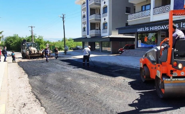 Altınova’da yol çalışmaları aralıksız sürüyor