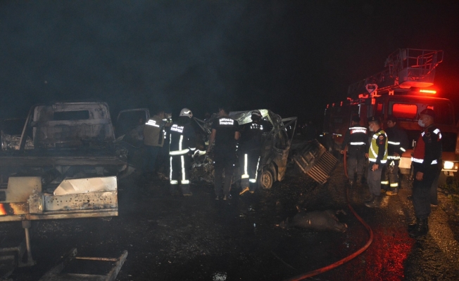 Antalya’da feci kaza: 2 kişi araç içinde yanarak öldü