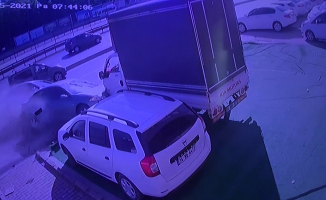 Avcılar’da makas atan sürücü dehşet saçtı, 12 araç hasar gördü