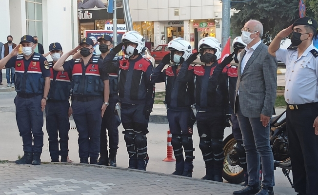 Bafra’da 19.19’da hep bir ağızdan İstiklal Marşı okundu