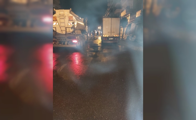 Bağlar Belediyesi kısıtlamada caddeleri dezenfekte etti