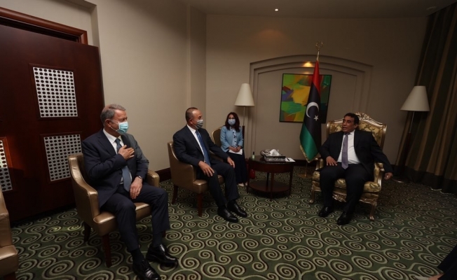 Bakan Çavuşoğlu ve Akar, Libya Başkanlık Konseyi Başkanı el-Menfi ile bir araya geldi