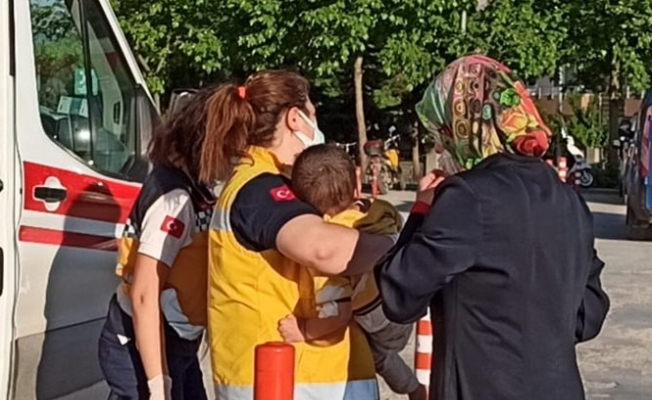 Balkondan düşen 3 yaşındaki çocuk yaralandı