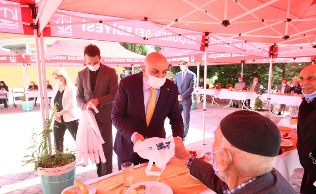 Başkan Altınok, huzurevindeki yaşlıların bayramını kutladı