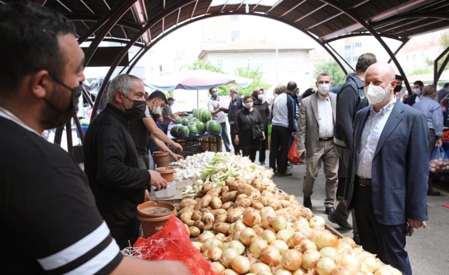 Başkan Çolakbayrakdar Kocasinan’ın 10 farklı noktasında pazar yerini denetledi