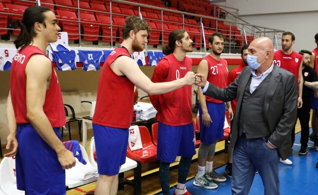 Başkan Yıldırım basketbol takımı ile bayramlaştı