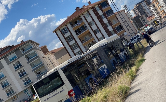 Başkent’te EGO otobüsü ile otomobil çarpıştı: 5 yaralı