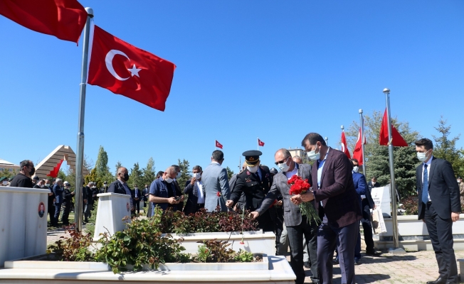 Bayram arefesinde şehitler unutulmadı