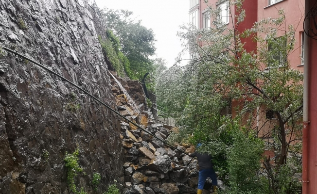 Beykoz’da istinat duvarı çöktü, 3 apartman tahliye edildi