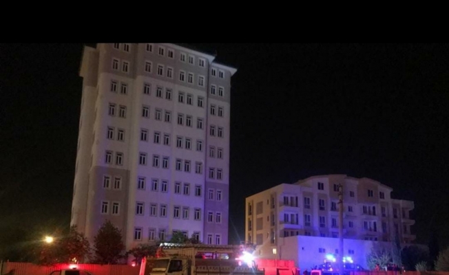 Burdur’da 10 katlı binanın çatısında intihar girişimi