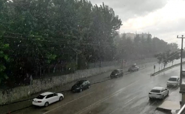 Bursa’ya ceviz büyüklüğünde dolu yağdı