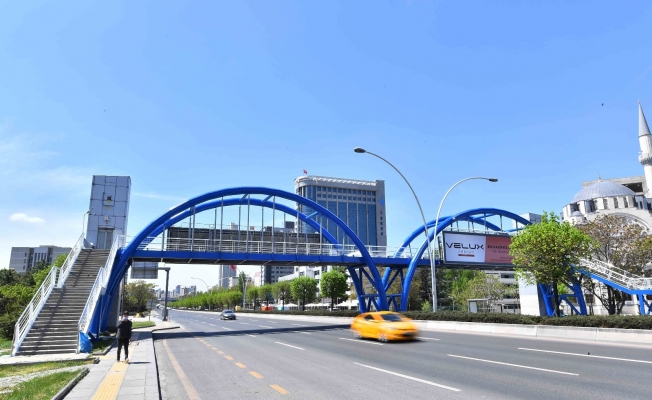 Büyükşehir Belediyesinden yaya üst geçitlerine makyaj