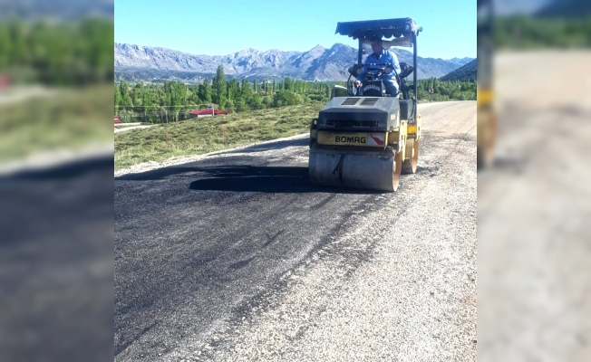 Büyükşehir’den Göksun’da yol çalışması