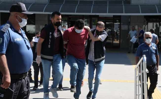 Çaldıkları otomobili parçalayıp hurdaya çıkardılar