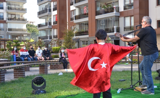 Coşkulu kutlama orkestra ile taçlandı