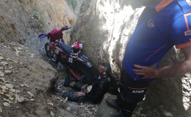 Dağda motosikletiyle kaza yapan vatandaşı AFAD kurtardı