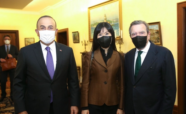 Dışişleri Bakanı Çavuşoğlu, Almanya’da eski Şansölye Schröder ve eski Dışişleri Bakanı Gabriel ile görüştü