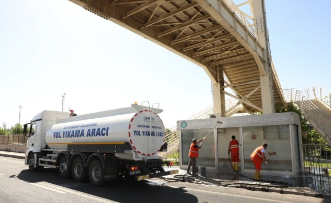 Diyarbakır Büyükşehir Belediyesi temizlik çalışmalarına aralıksız devam ediyor