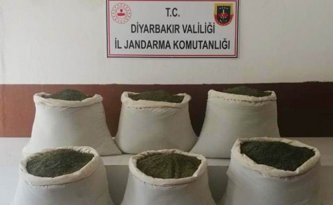 Diyarbakır’da çalıların arasında 201 kilogram esrar ele geçirildi