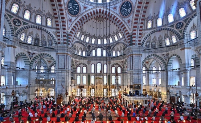 Fatih Camii’nde Fatih Sultan Mehmet Han için mevlit okutuldu