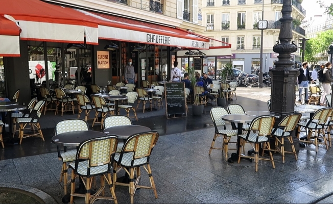 Fransa’da kafe ve restoranların dış kısımları açıldı