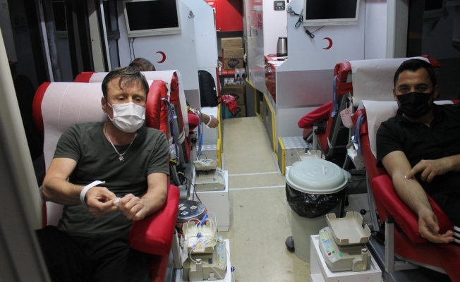 Gazeteciler kan bağışladı