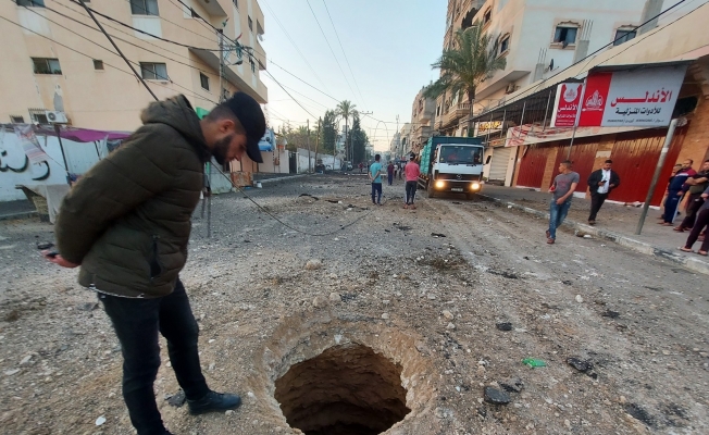 Gazze’de 40 cadde ve kavşak hava saldırıları sonucu kullanılamaz hale geldi