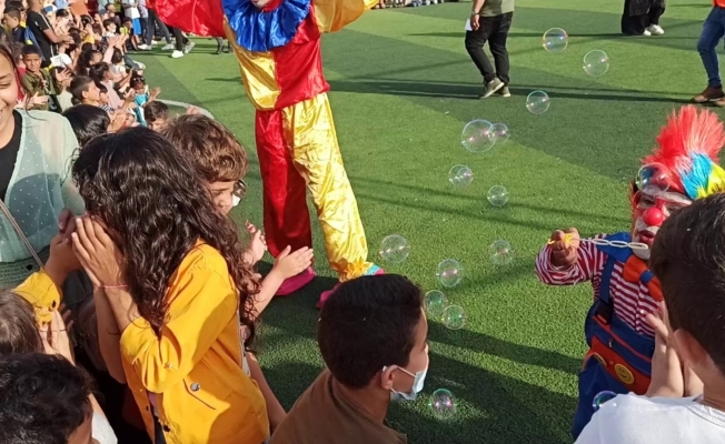 Gazzeli çocuklar savaşın izlerini oyunlarla silmeye çalışıyor