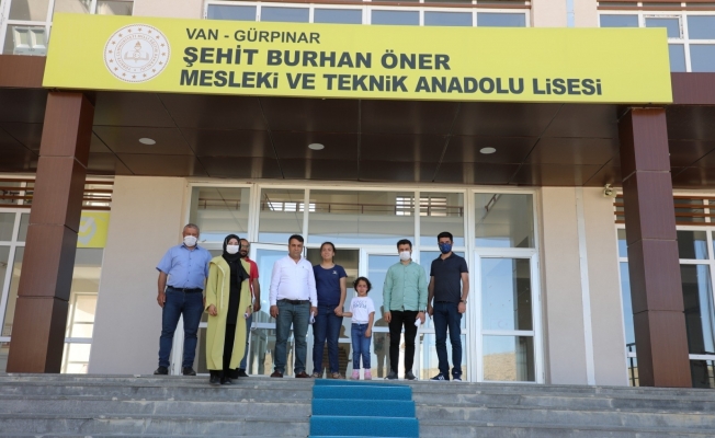 Gürpınar Belediyesinden okul kütüphanelerine kitap desteği