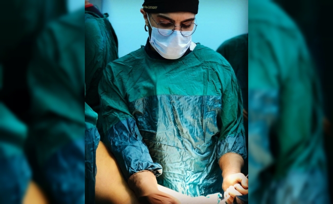 Hastanede kendisini uyaran doktoru bıçakladı