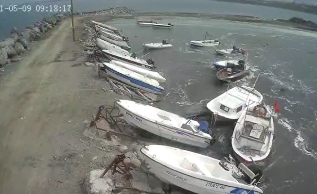 Hatay’da oluşan gel-git balıkçı teknelerini sürükledi