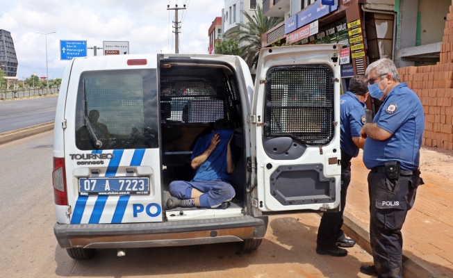  İnşaattan hırsızlık şüphelileri kovalamacayla yakalandı