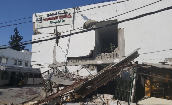İsrail güçleri, Gazze Şeridi’nde Çalışma ve Sosyal Kalkınma bakanlıklarının bulunduğu iki binayı vurdu.