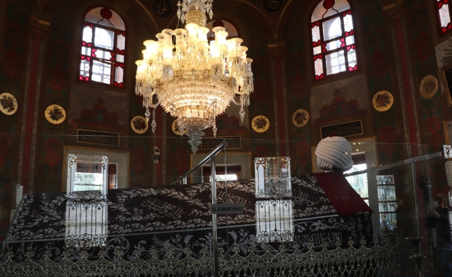 İstanbul Valiliği, fethin yıldönümünde Fatih Sultan Mehmet’in Türbesi’nde anma töreni düzenlendi