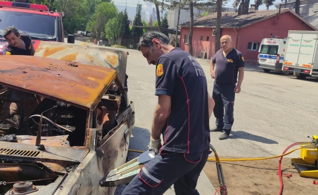 İtfaiyecilere araçta yaralı kurtarma tatbikatı