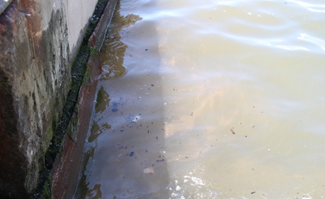 İzmir’de körfeze kirli su böyle aktı